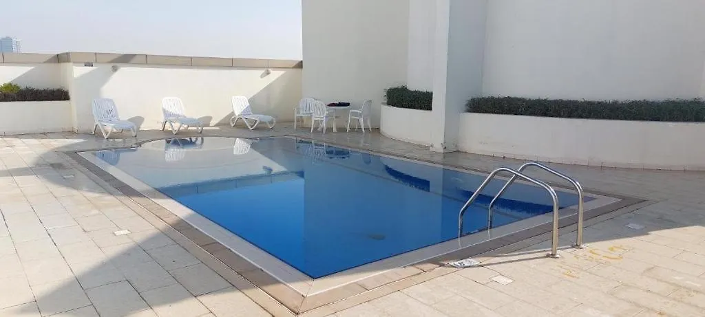 Homestay Master Bedroom For Short Stay In Dubai By Mauon Tourism