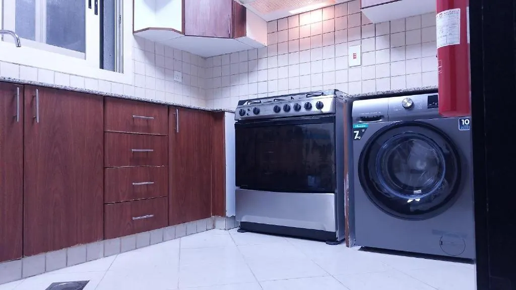 Homestay Master Bedroom For Short Stay In Dubai By Mauon Tourism